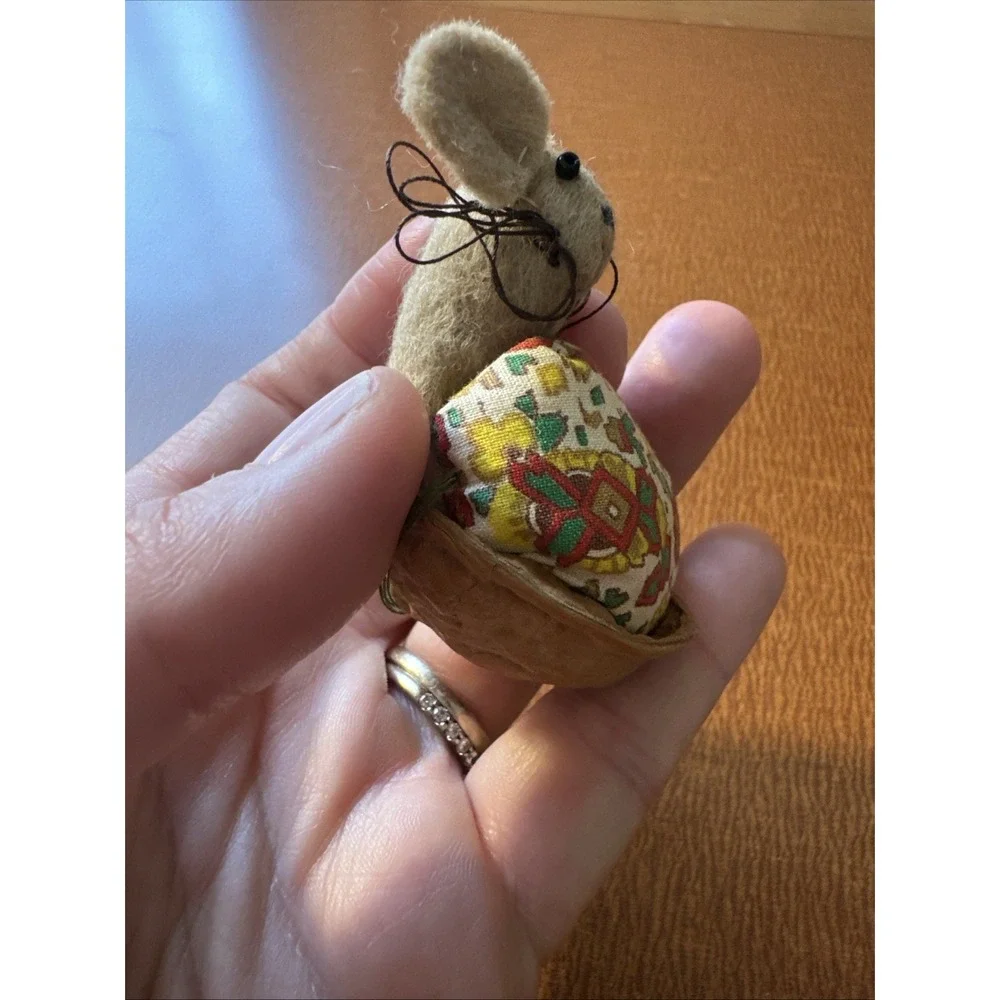 Vtg Set Of 2 Mouse In Shell Handmade Christmas Ornaments Felt Walnut Vtg Fabric‎